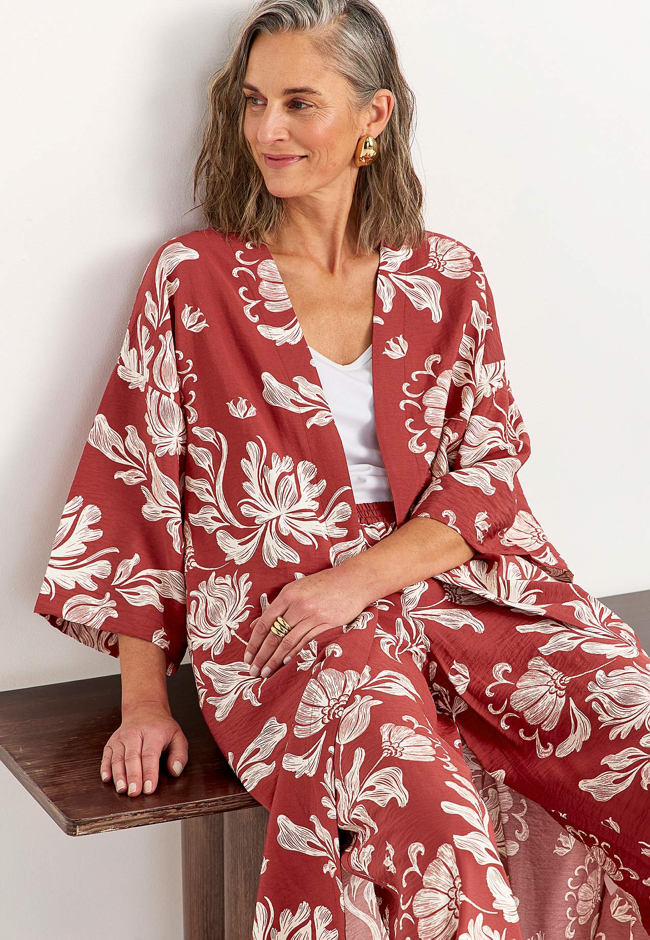 Avoin kaftaani taskuilla