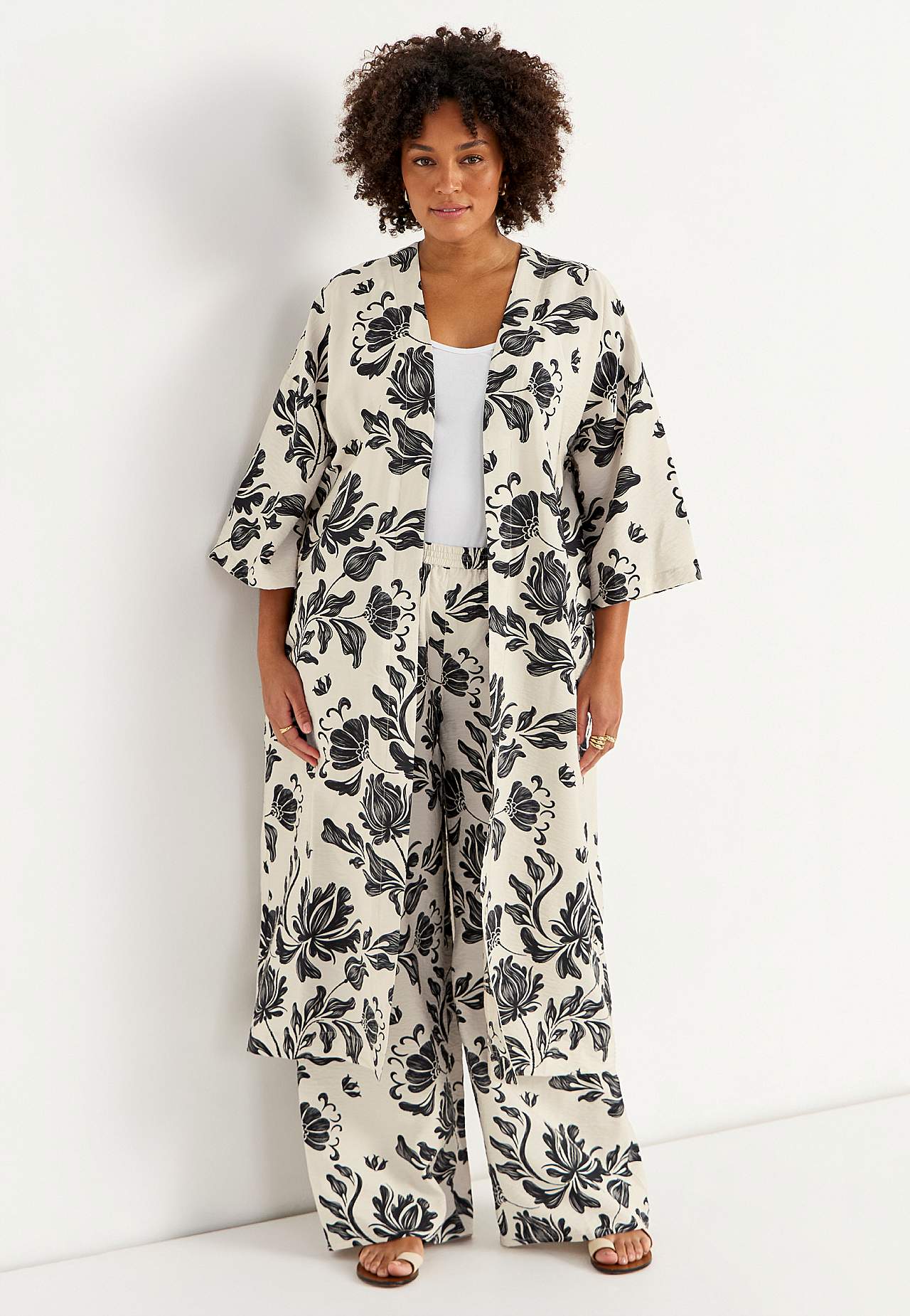 Avoin kaftaani taskuilla