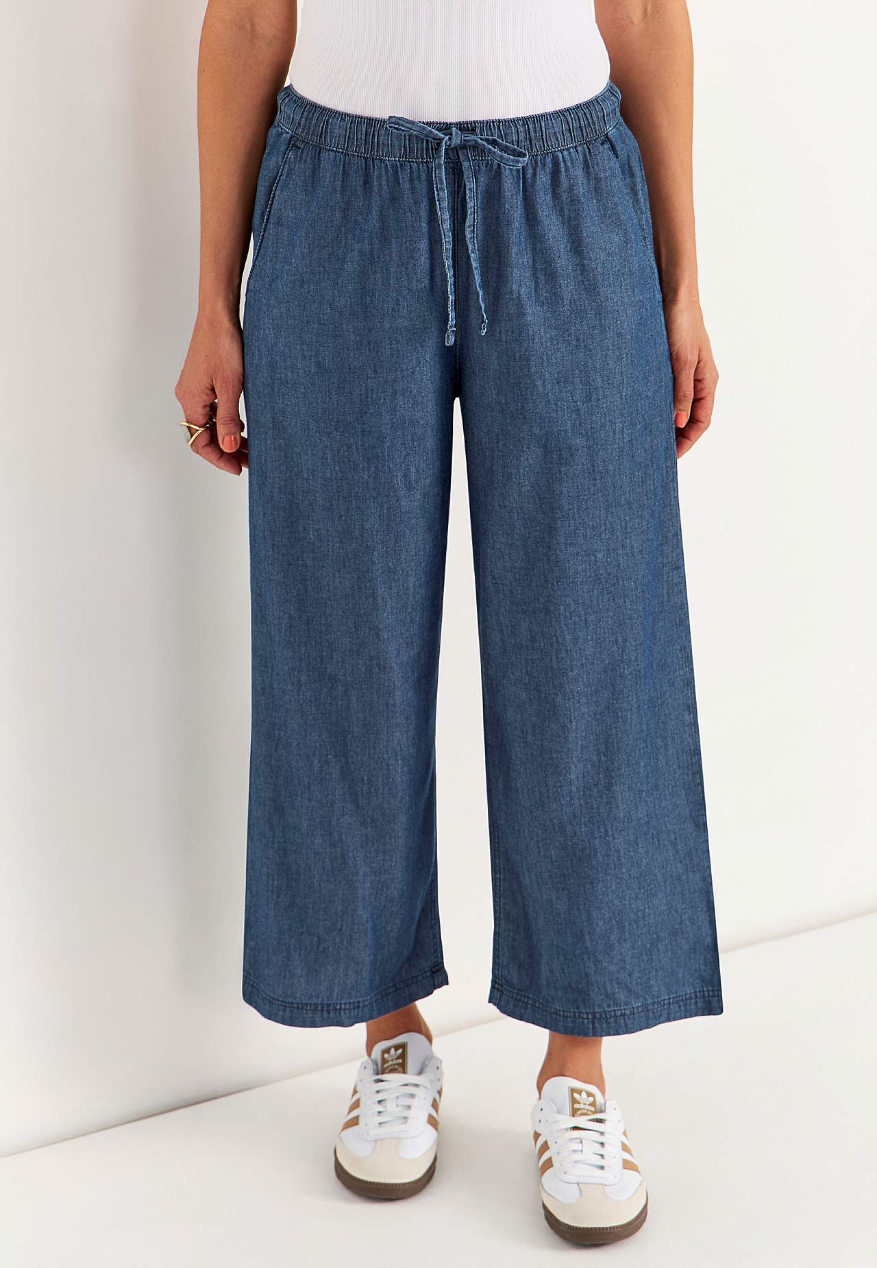 Culottehousut pehmeästä, ilmavasta denimistä