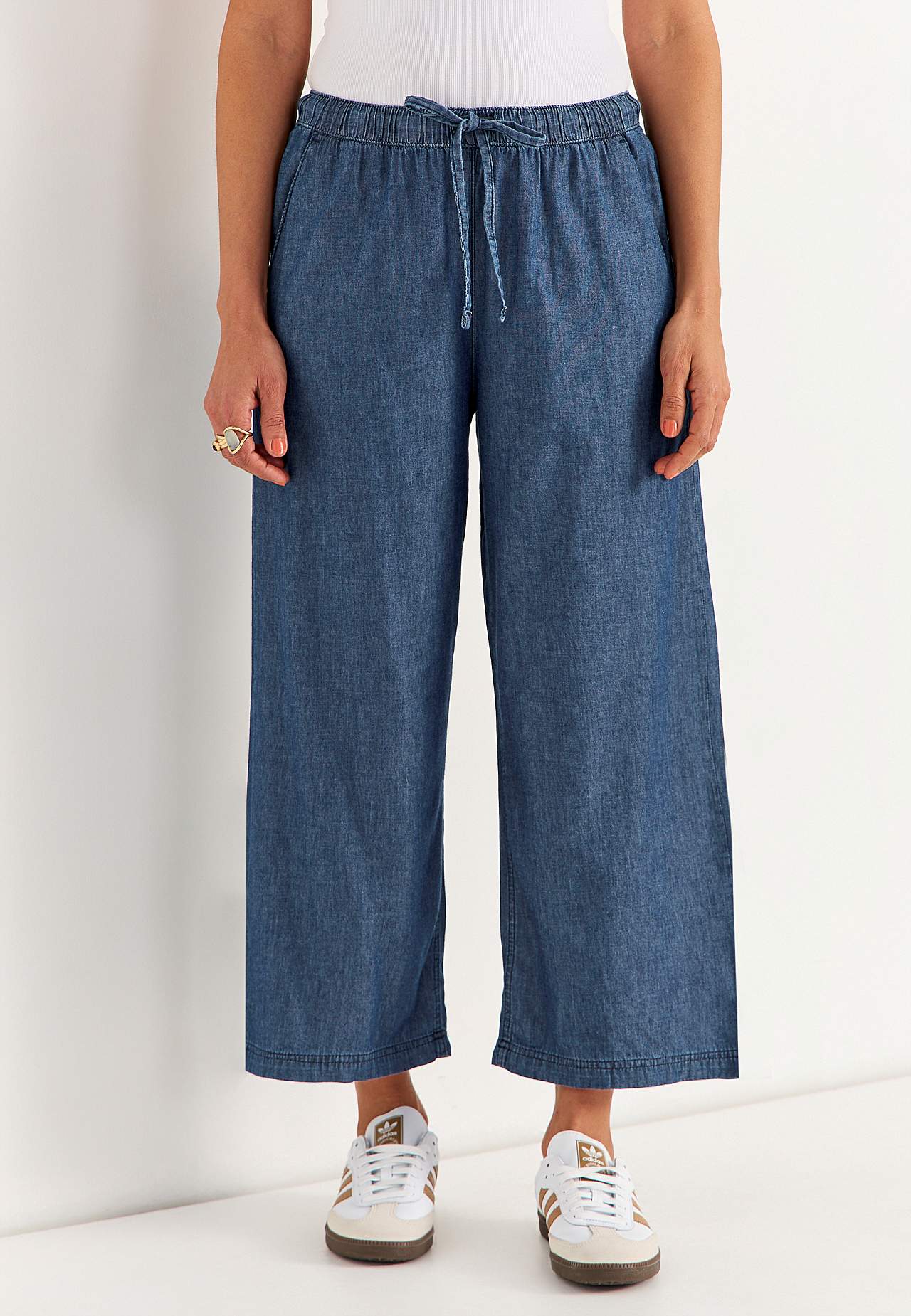 Culottehousut pehmeästä, ilmavasta denimistä