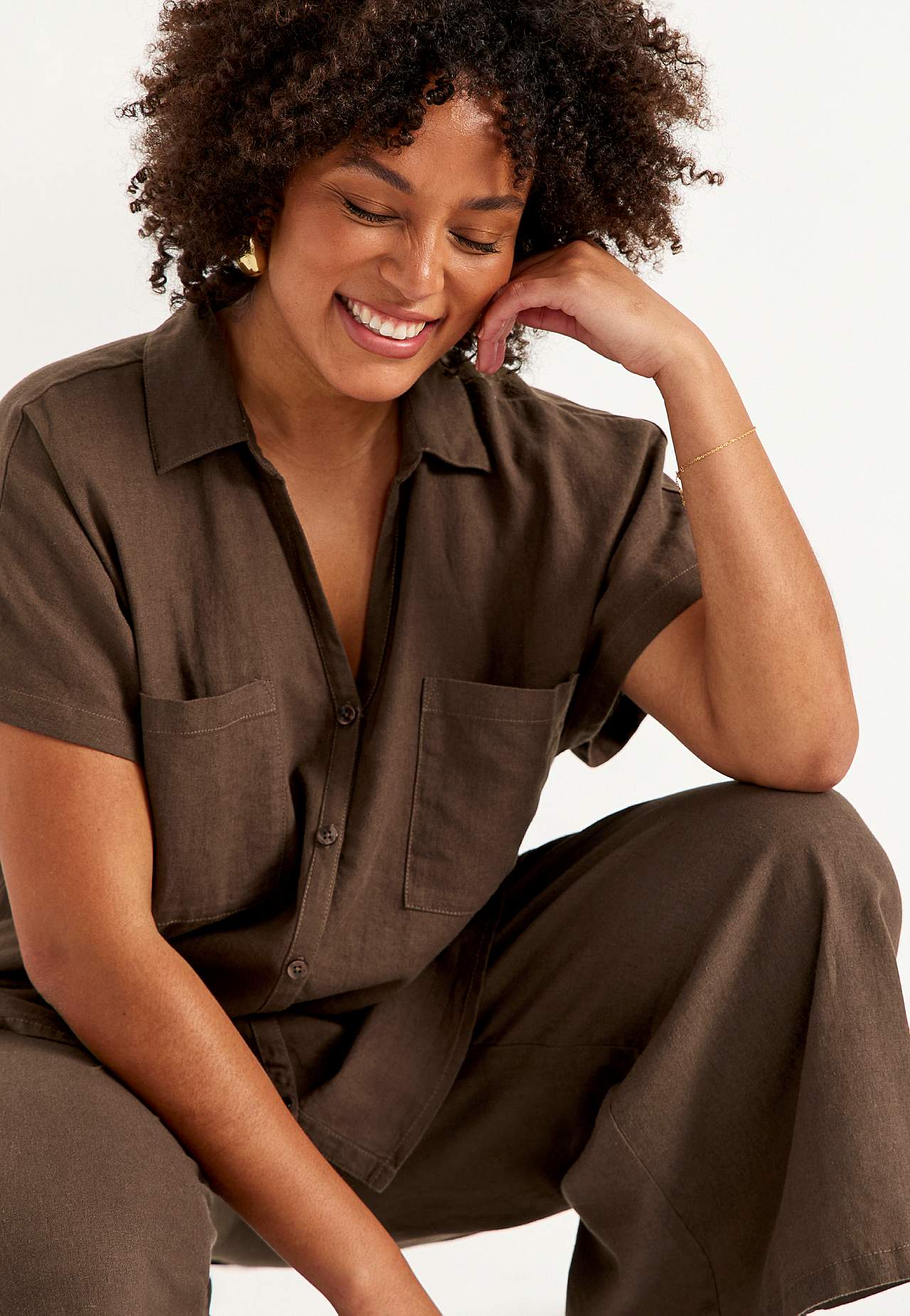 Pellavatunika taskuilla