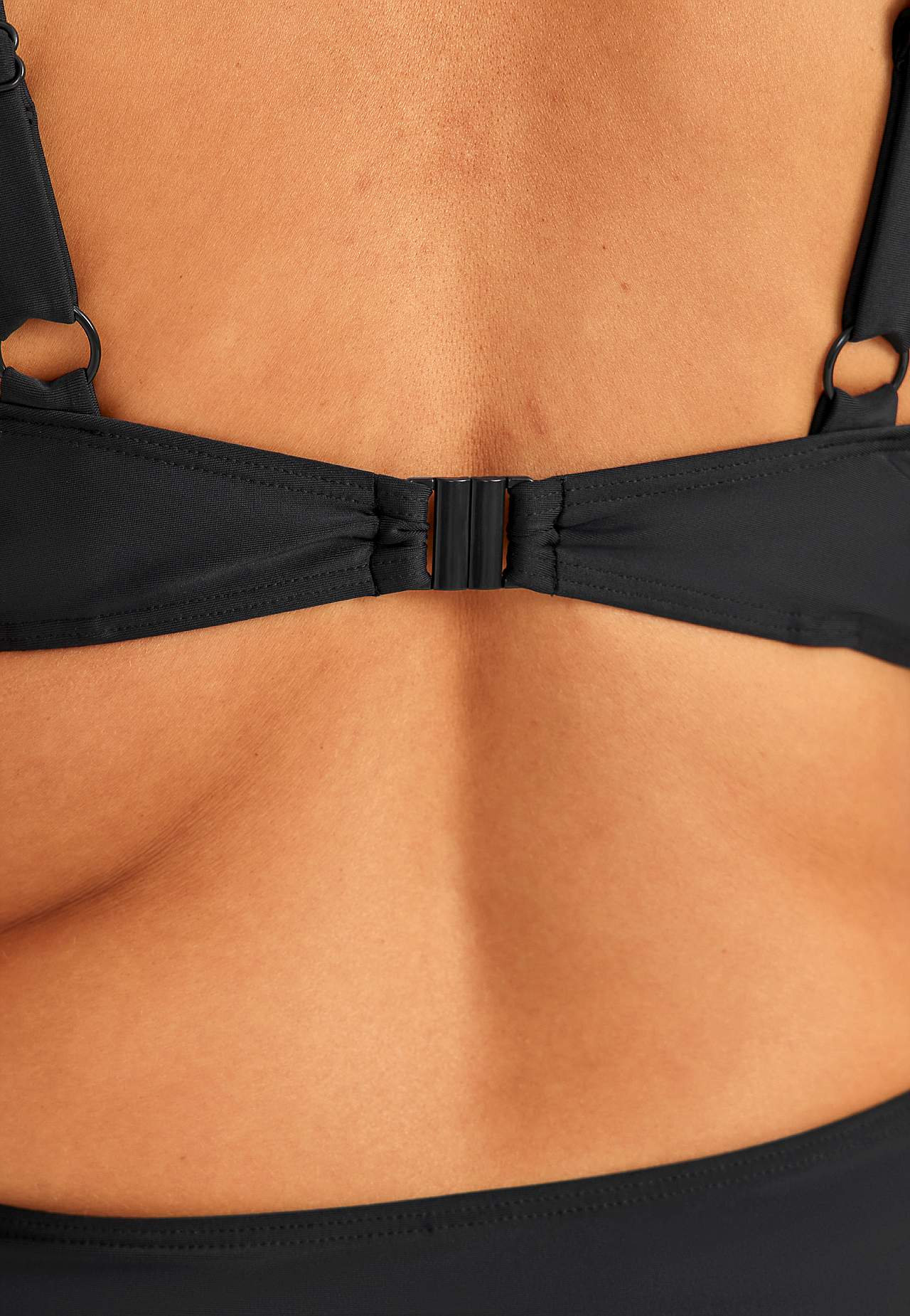 Bikinirintaliivit kaarituella