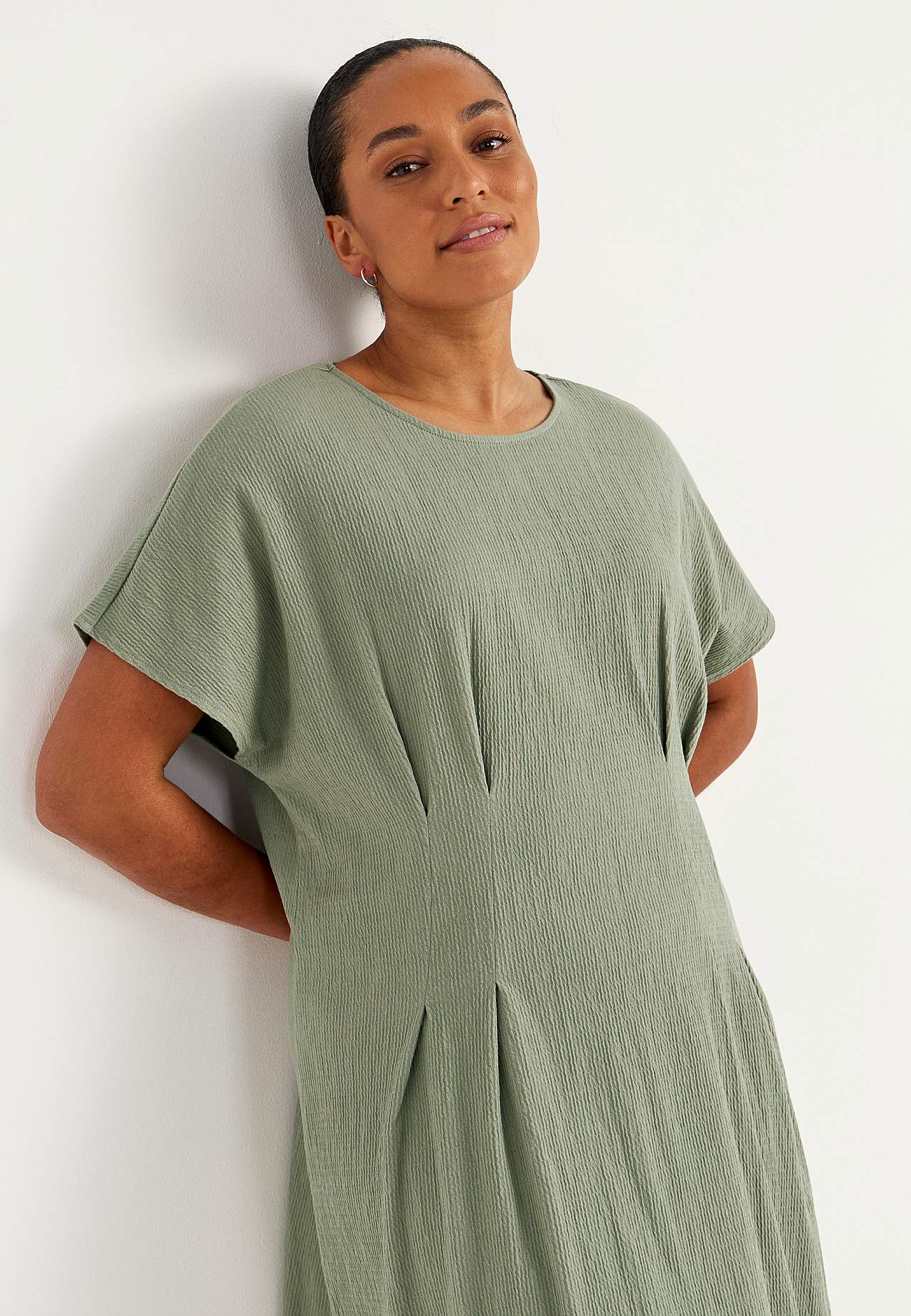 Mekko rypytetystä puuvillajersey-kankaasta