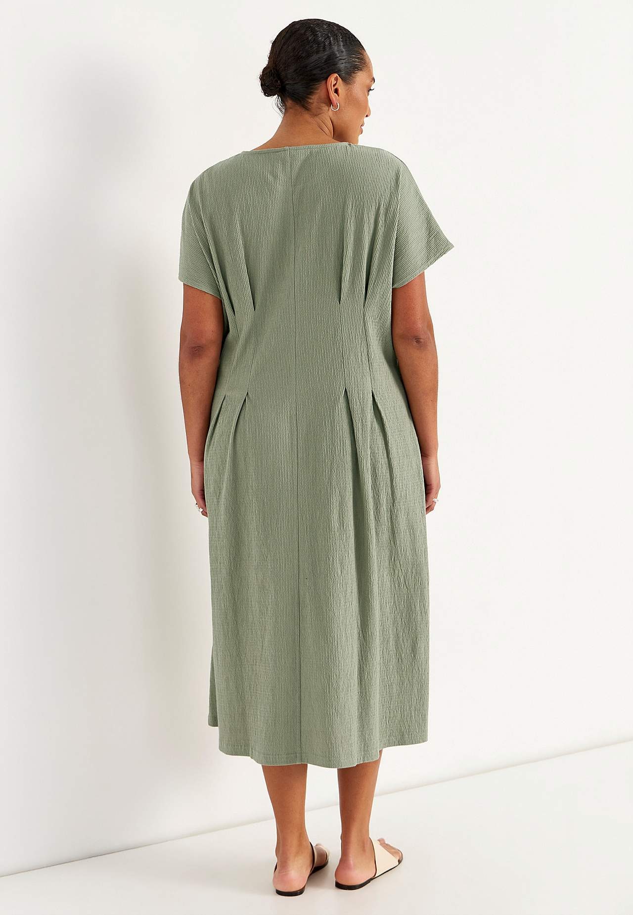 Mekko rypytetystä puuvillajersey-kankaasta