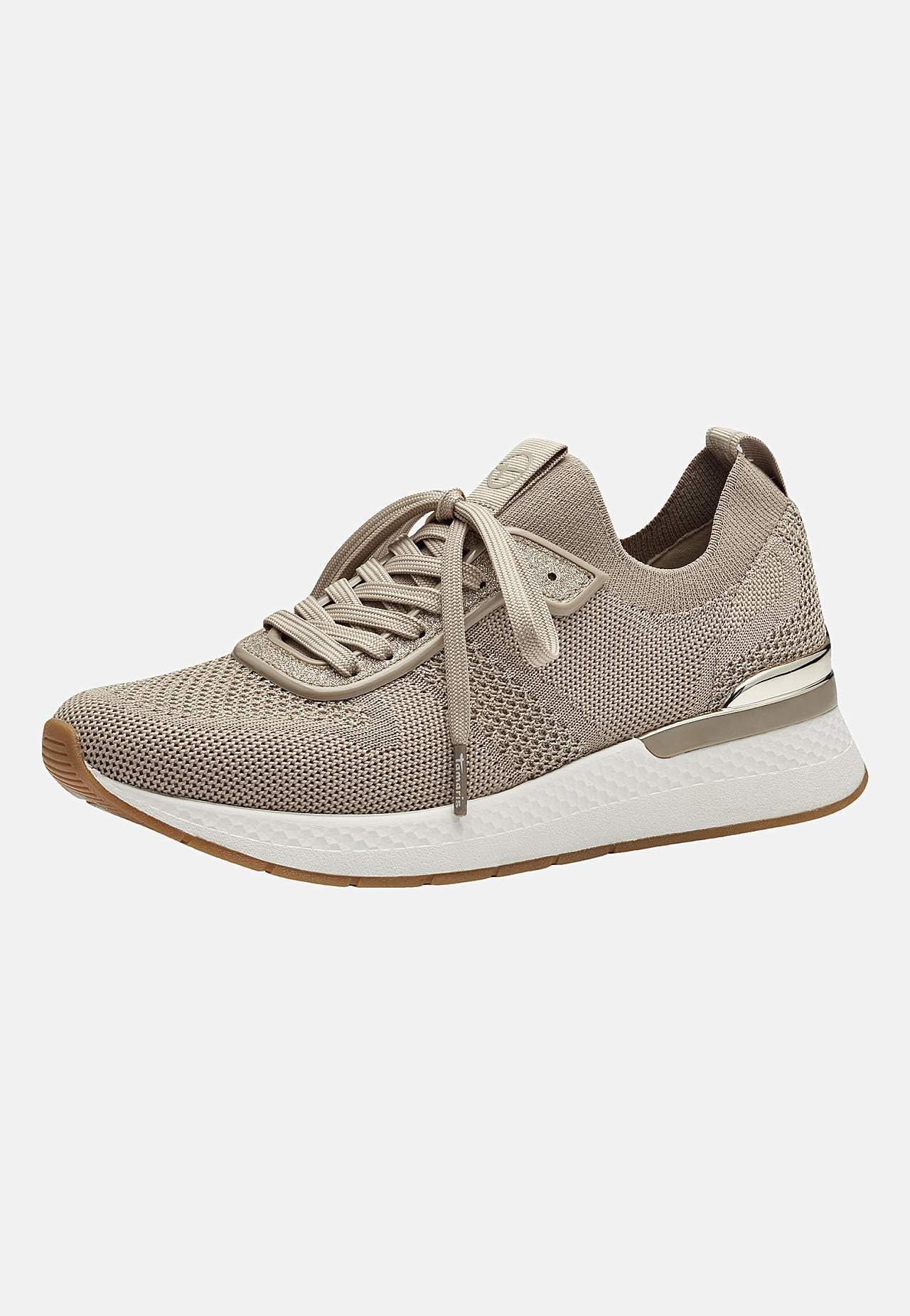 Jalkaan vedettävät lenkkarit