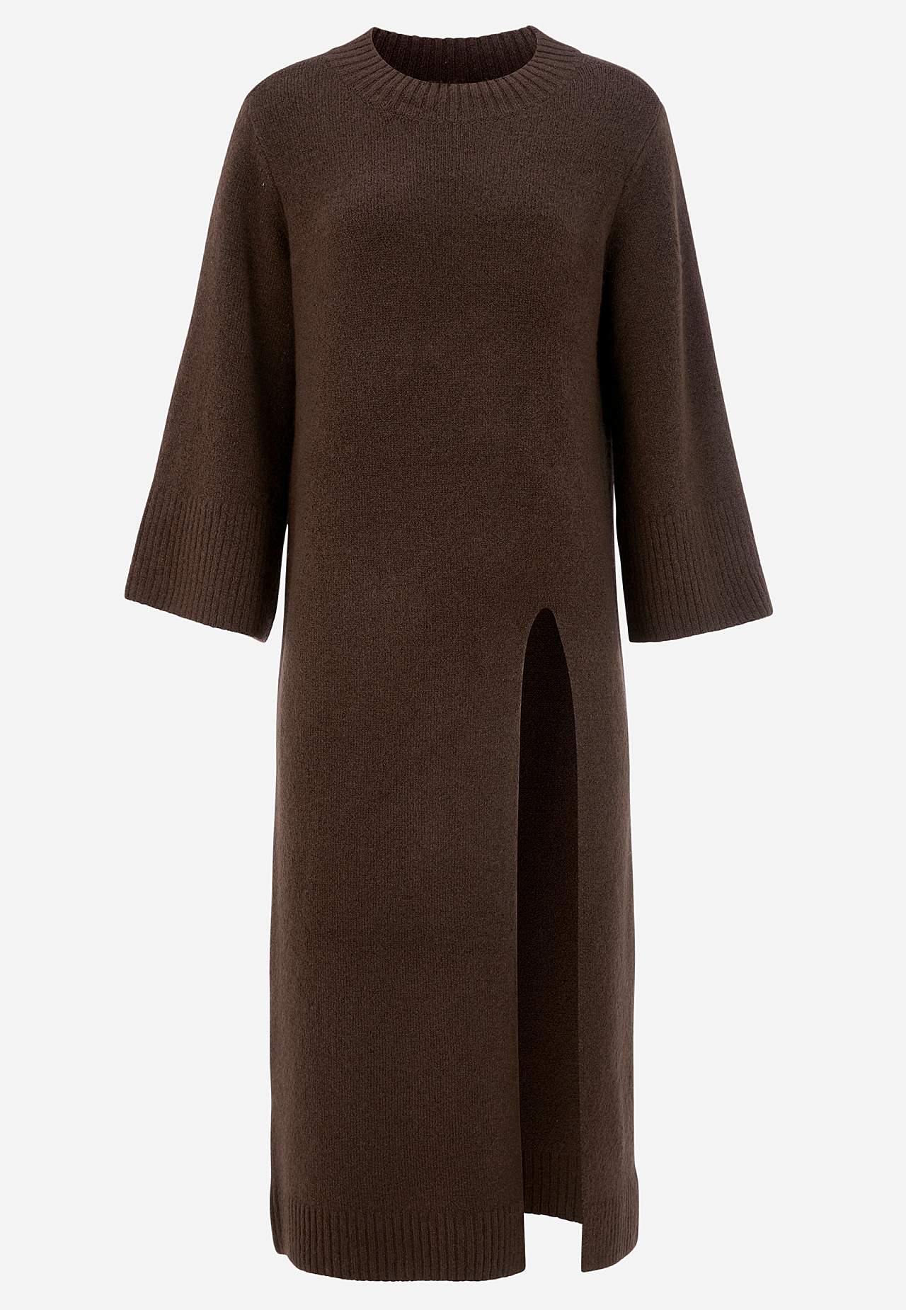 Neulottu mekko korkealla halkiolla