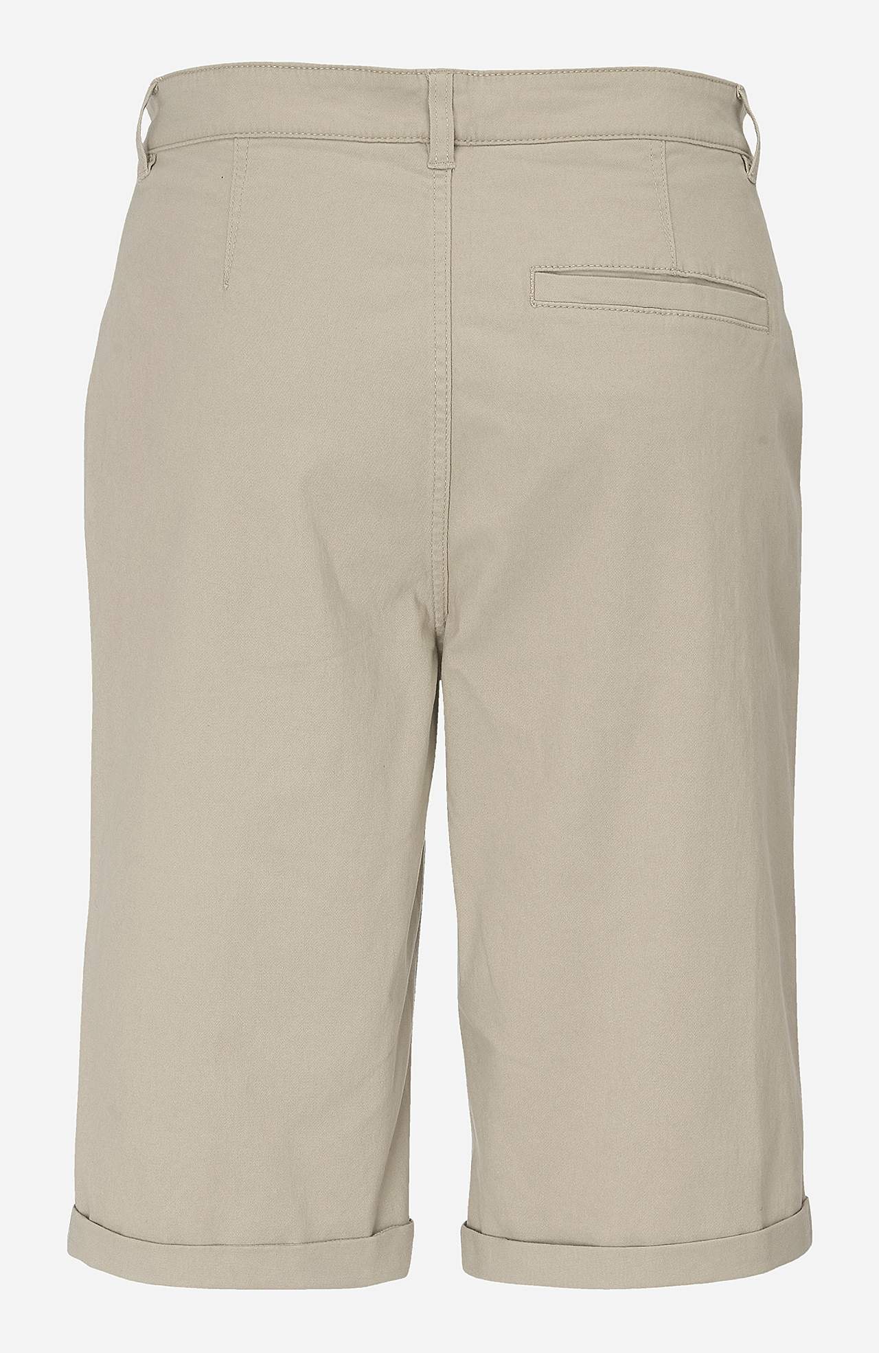 Pitkät shortsit