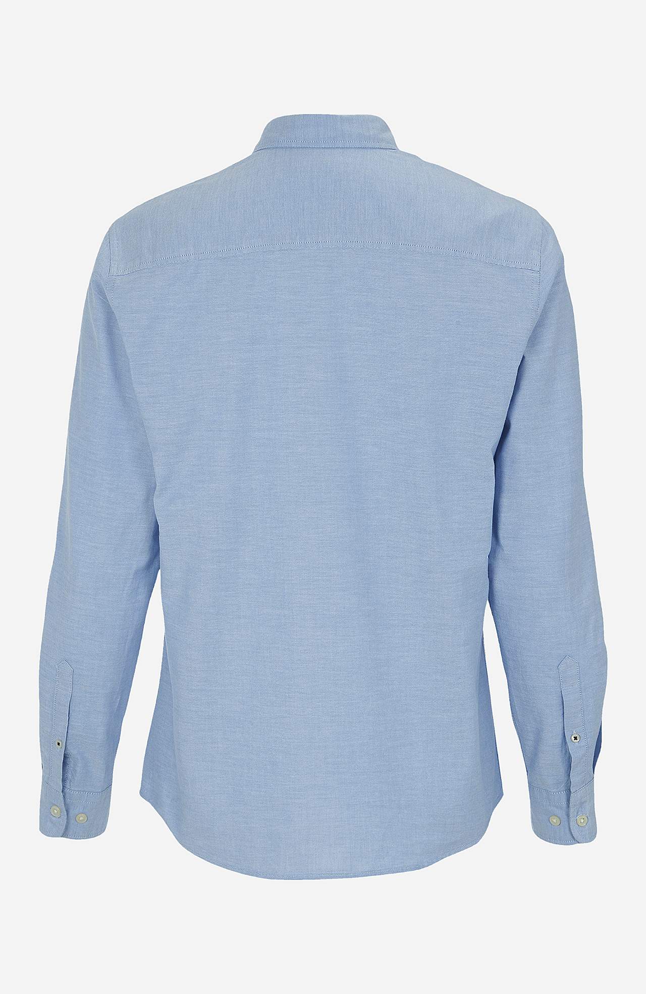 Tyylikäs paita napitettukauluksella