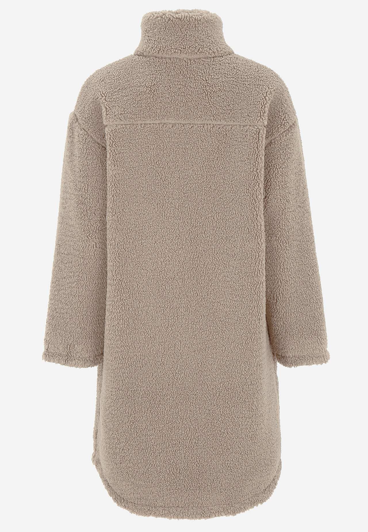 Nukkatakki korkealla kauluksella