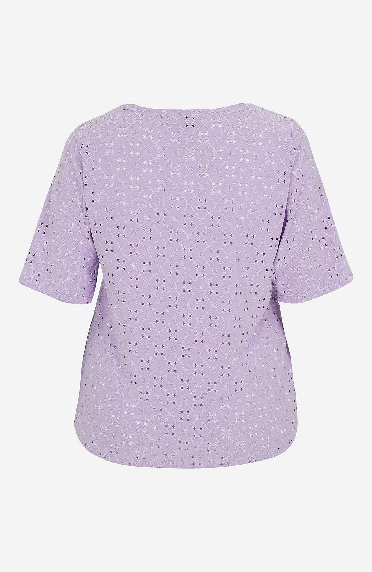 Toppi reikäkirjonnalla