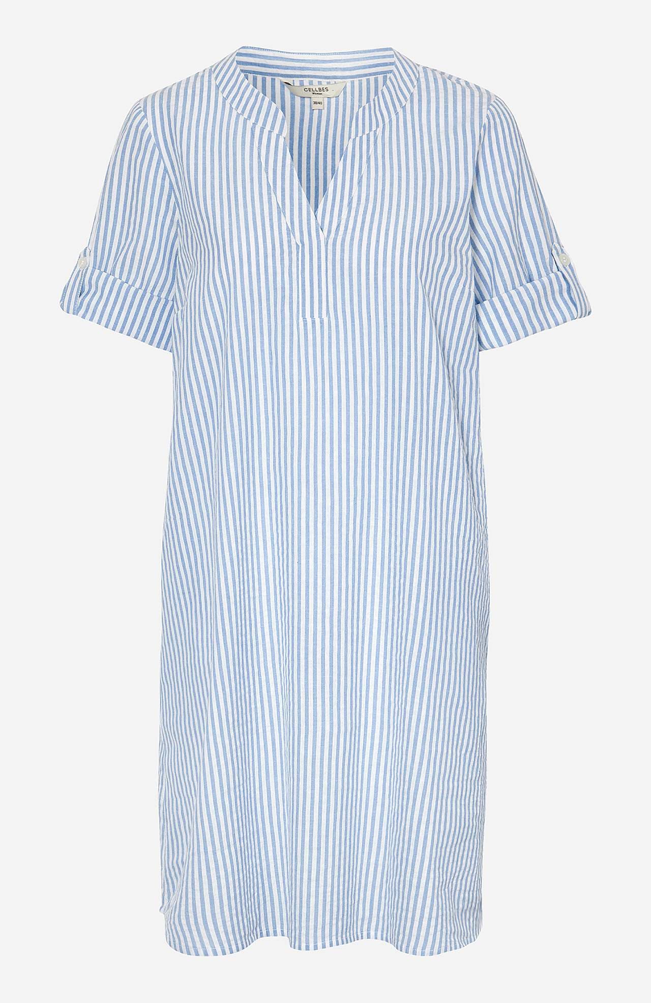Raidallinen mekko seersuckerista Daniella