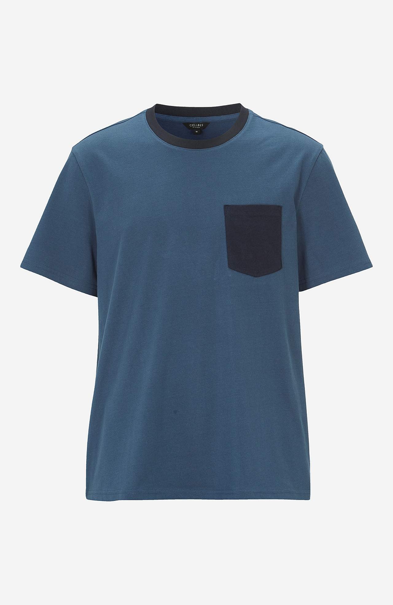Pyjamasetti T-paidalla ja shortseilla Dan