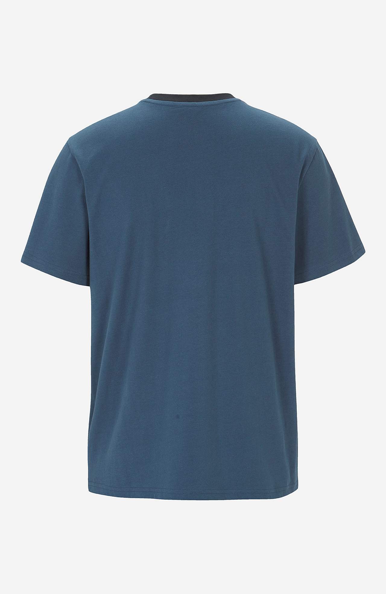 Pyjamasetti T-paidalla ja shortseilla Dan