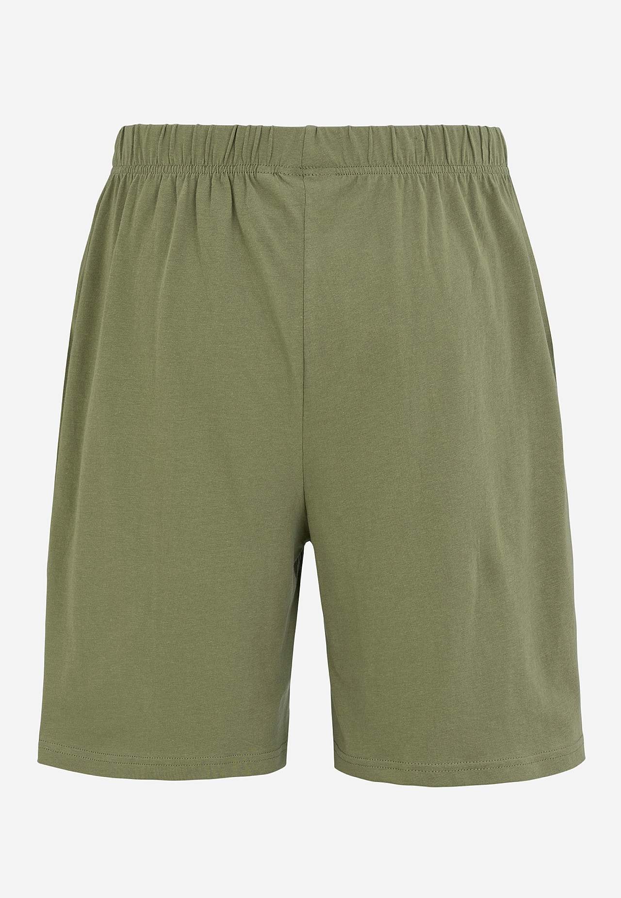 Pyjamasetti T-paidalla ja shortseilla Dan