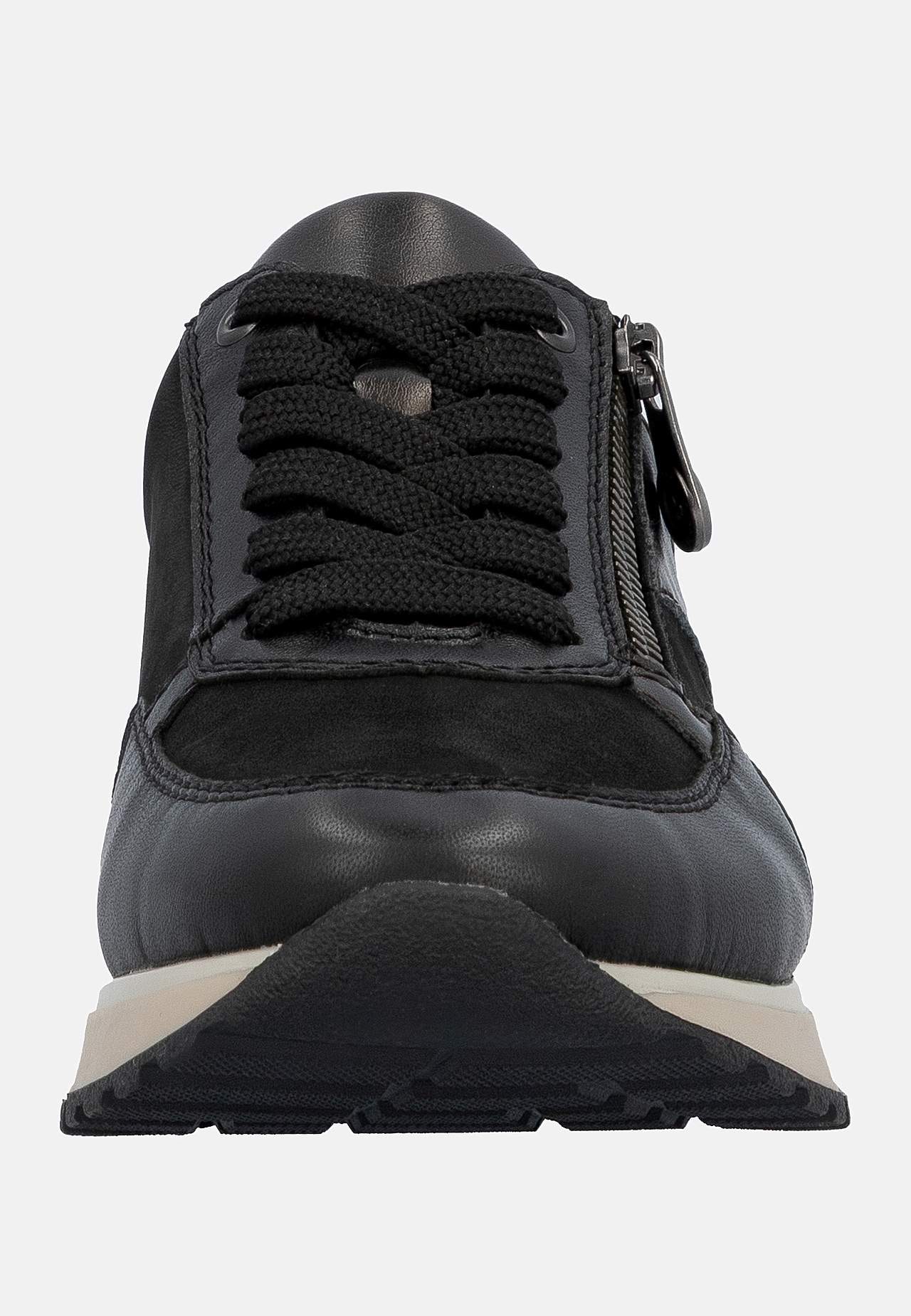 Mukavat tennarit nahasta