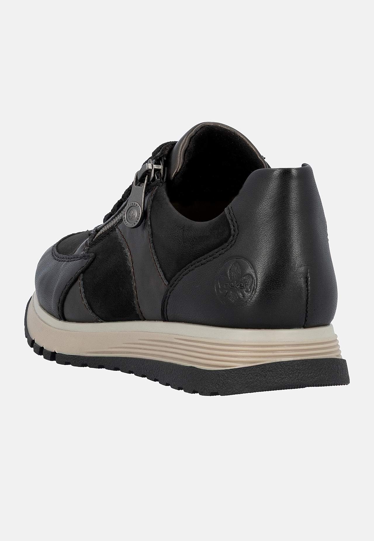 Mukavat tennarit nahasta