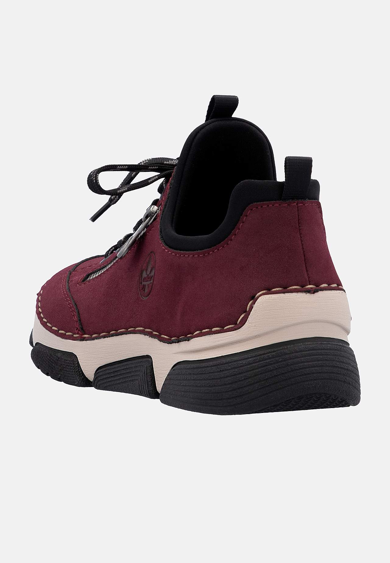 Jalkaan vedettävä lenkkari