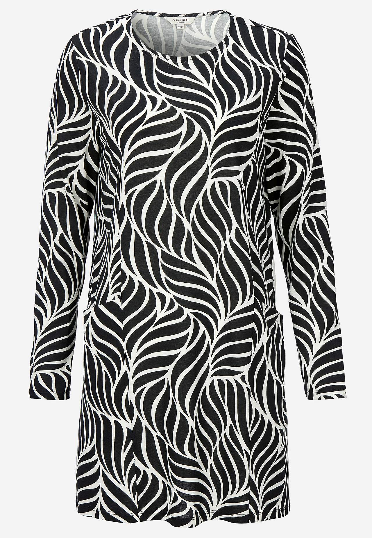 Trikootunika taskuilla