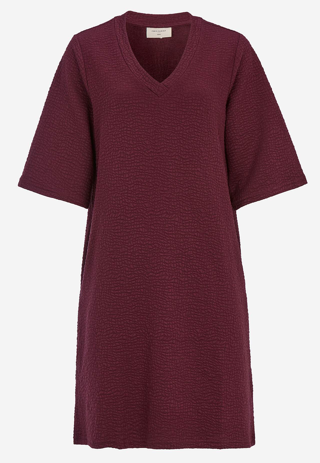 Rakennekuvioinen trikoomekko