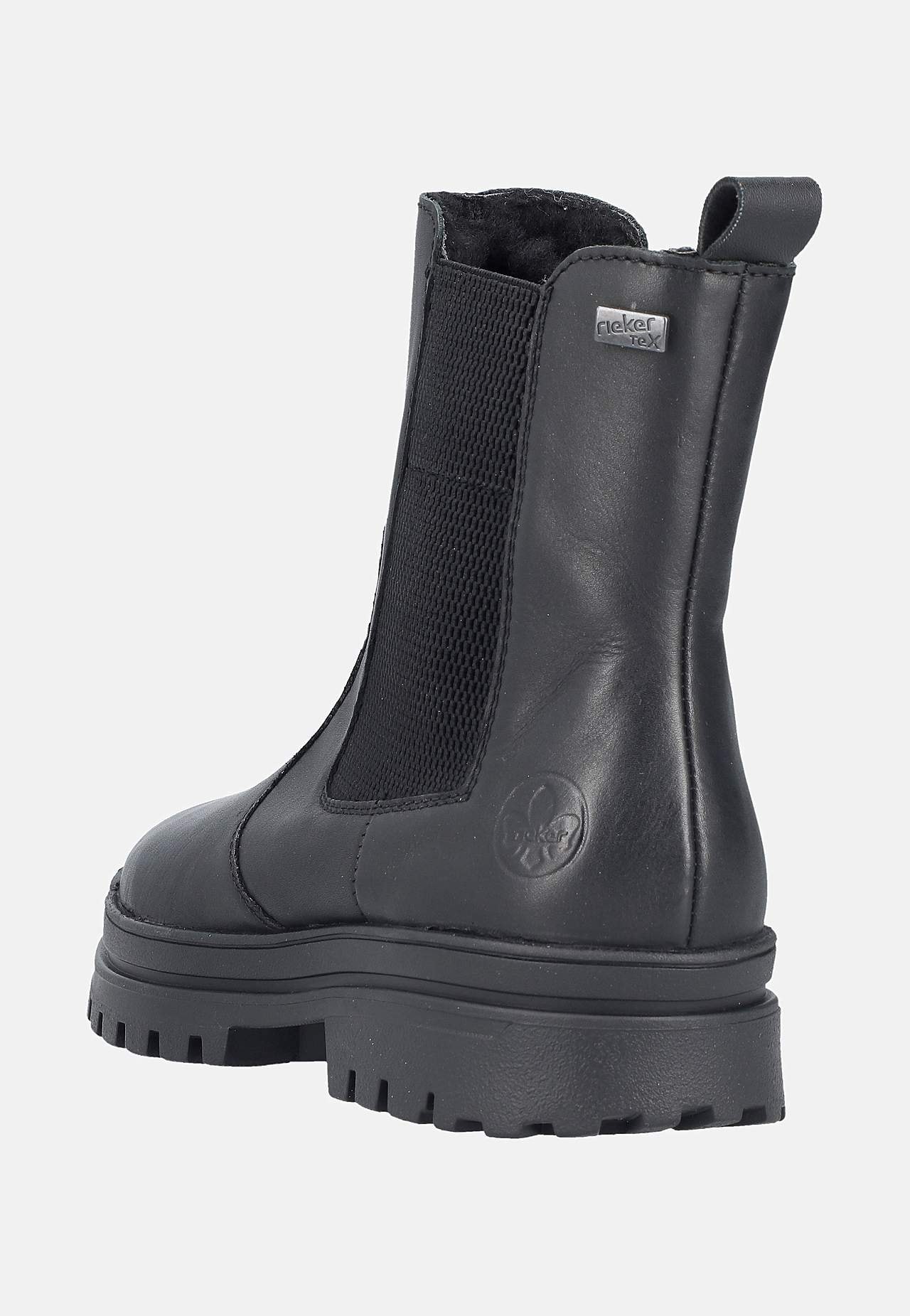 Nahkakenkä sisäänvedettävillä jääkengillä