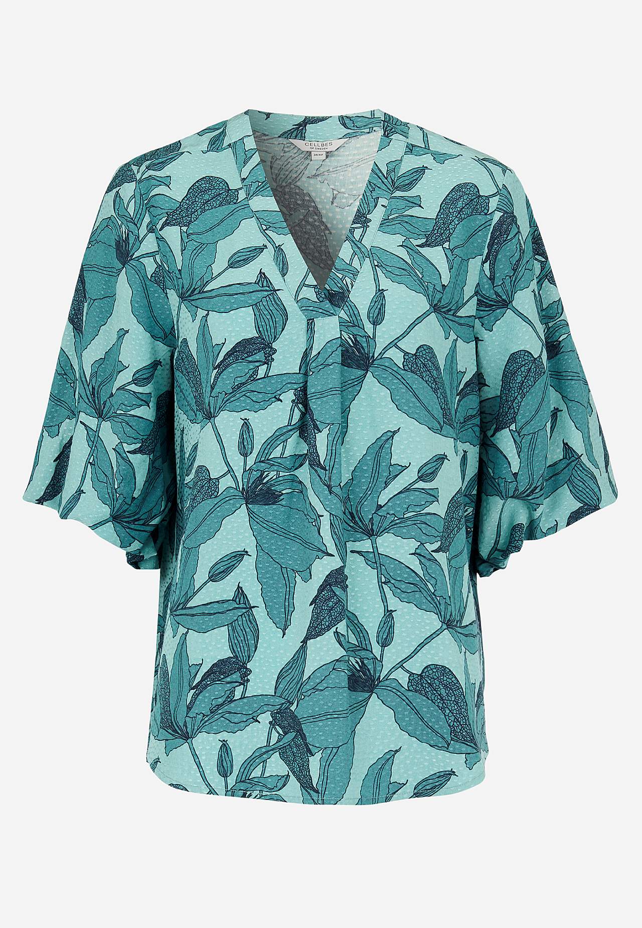 Kudottu pusero puhvihihoilla