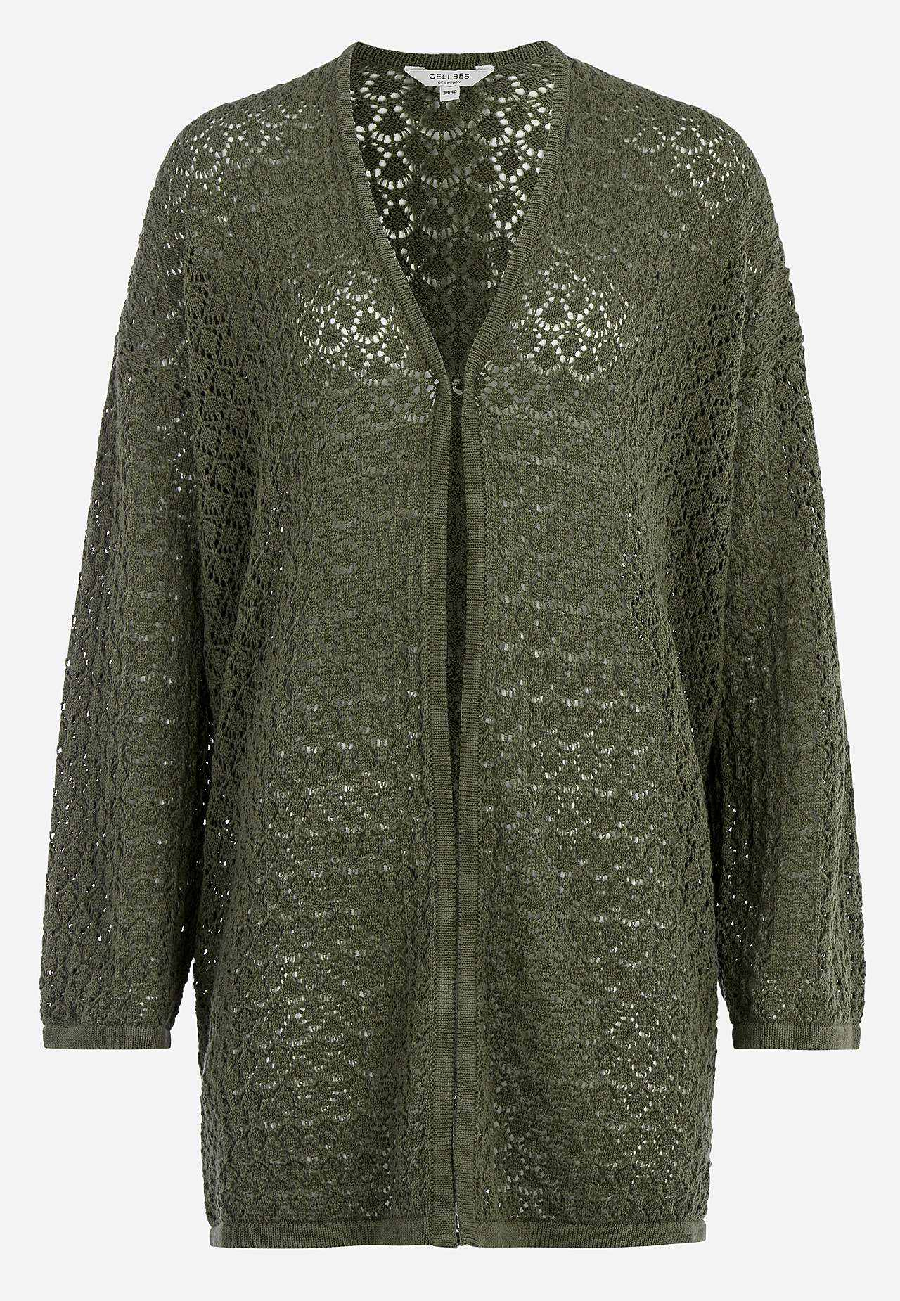 Neulottu neuletakki rei’ityksellä