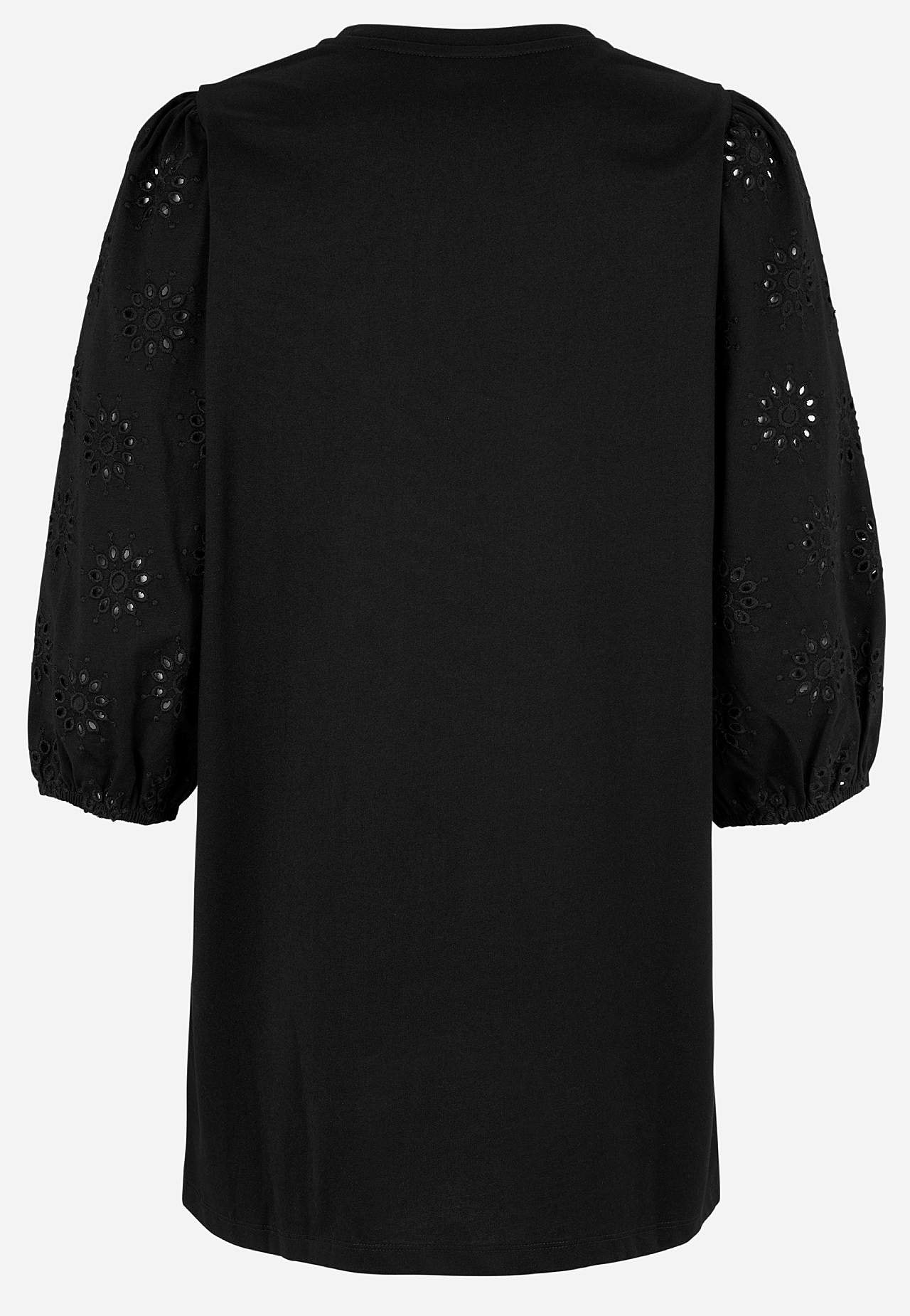 Trikootunika kirjailluilla hihoilla