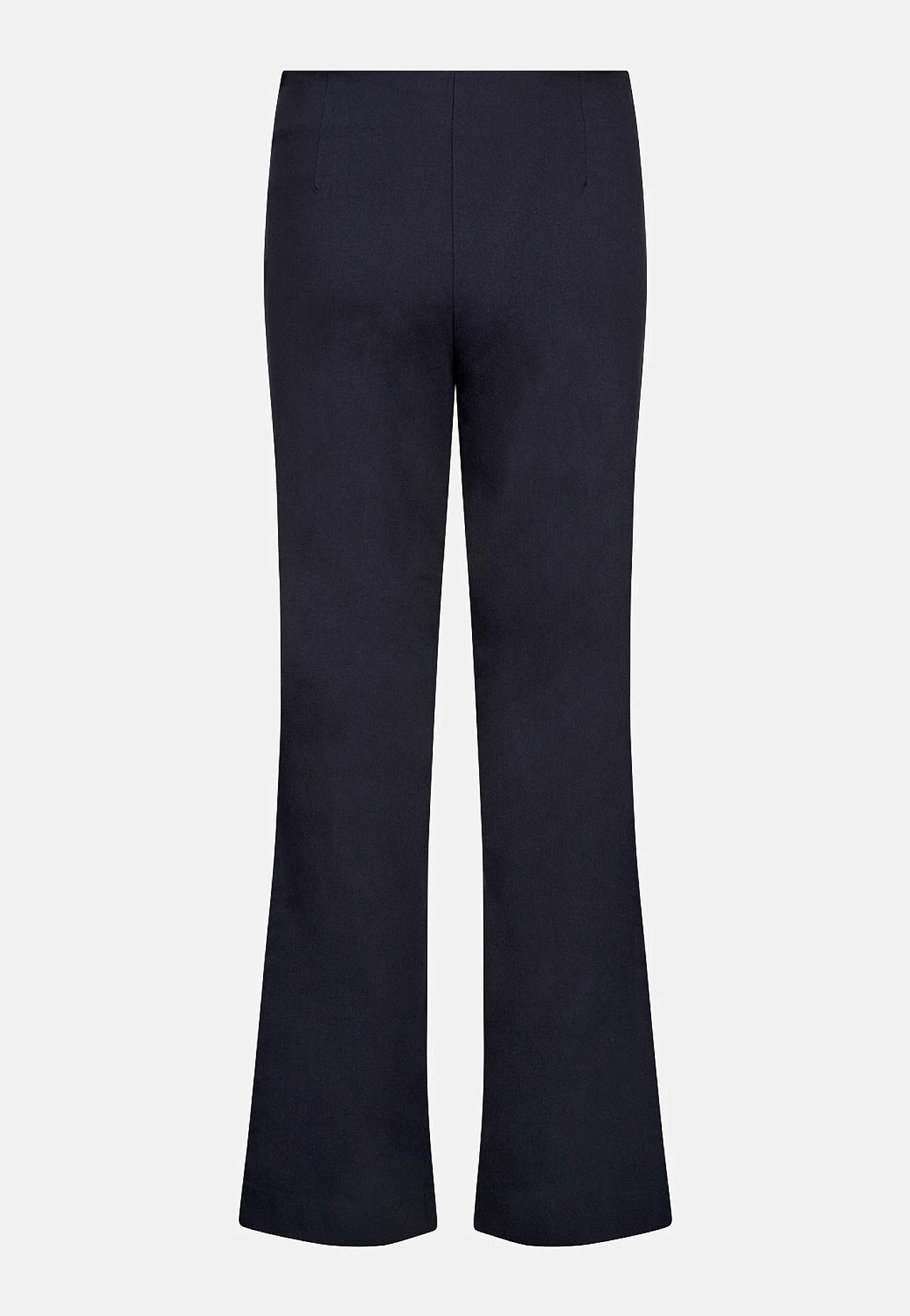 Housut bengaliinista koristeellisilla napeilla