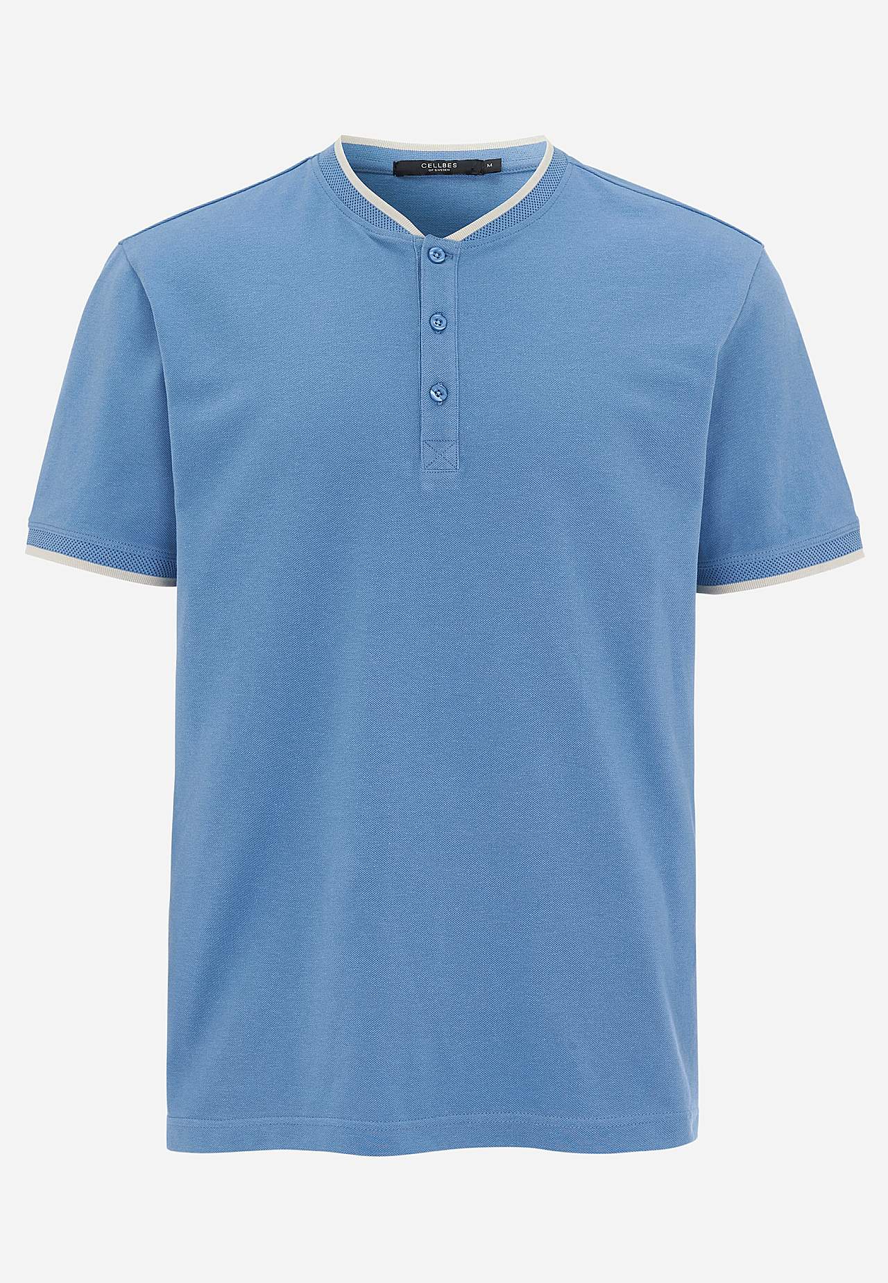 T-paita nappilistalla