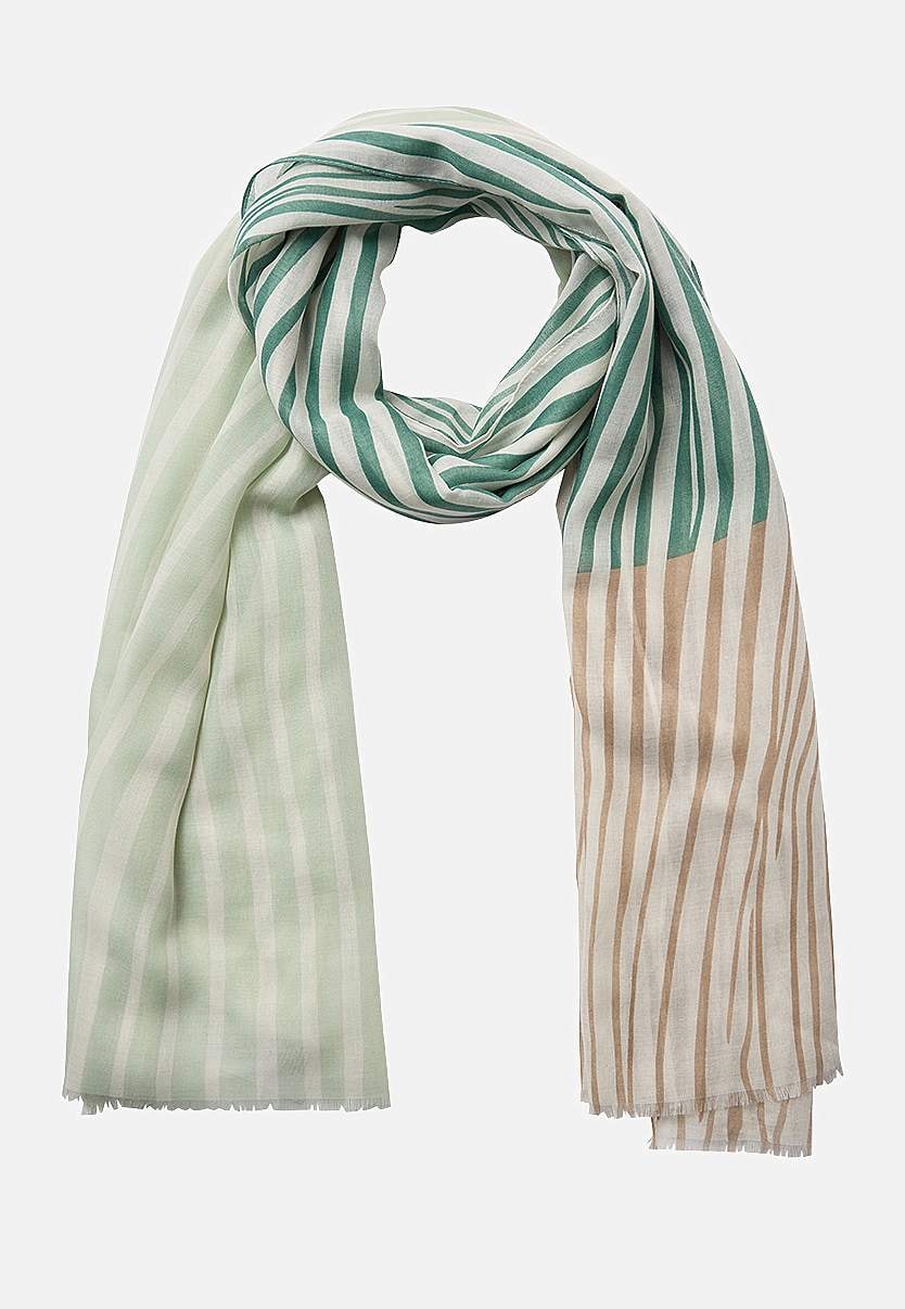 Pitkä, läpikuultava huivi raidoilla