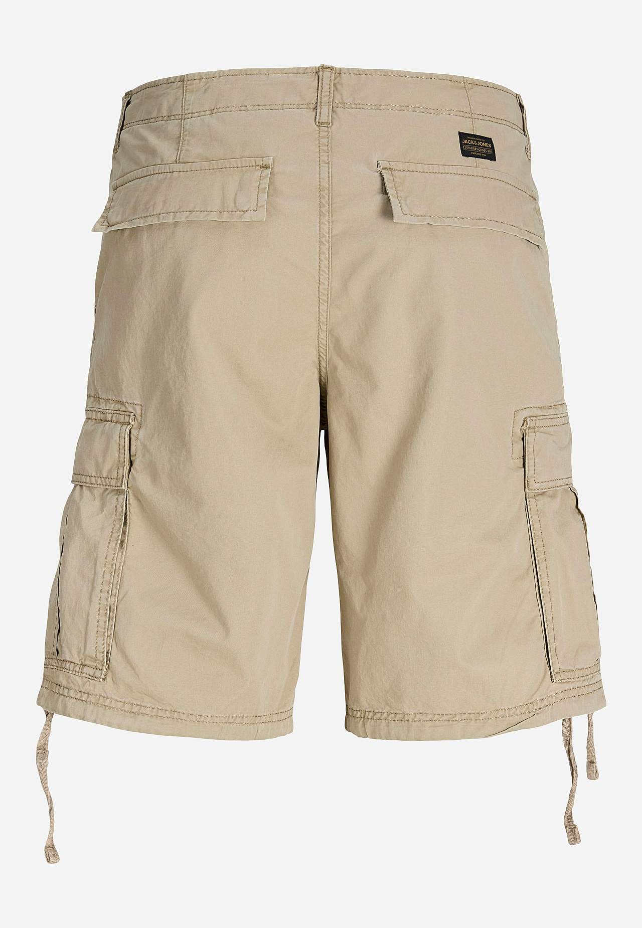 Cargoshortsi taskuilla
