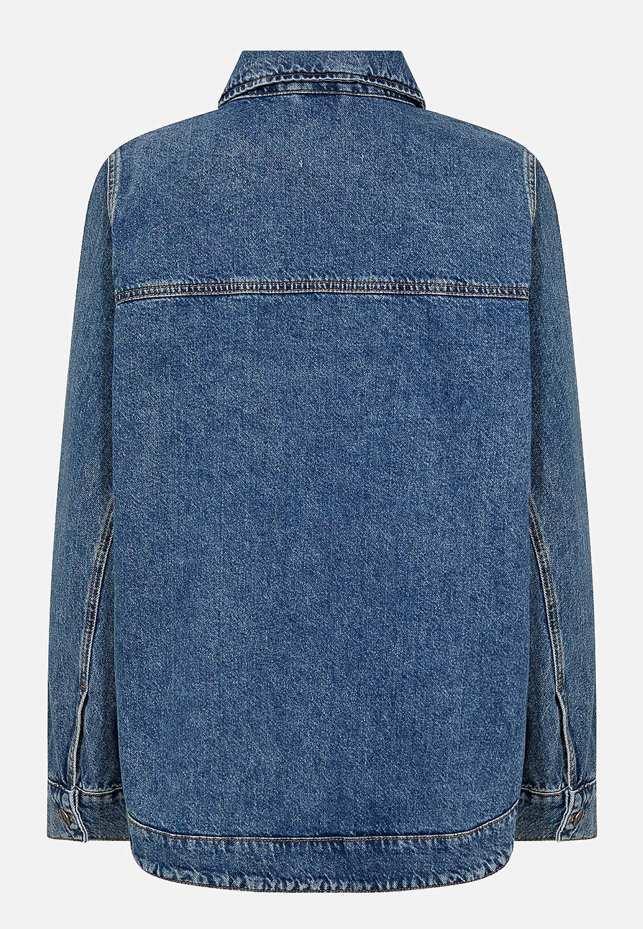 Pitkä farkkutakki suurilla etutaskuilla